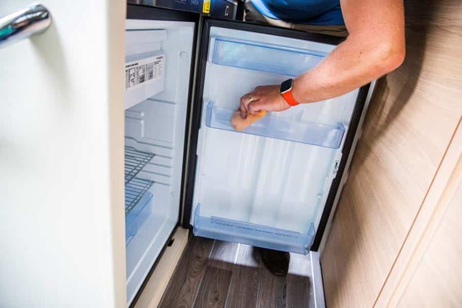 syndroom Geladen vlam Hoe stel je de absorptie koelkast van je camper in bij warm weer ? -  Campermakelaar.nl